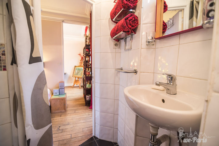 Paris Apartment Rental, Vacation in Paris
Rest and relax after a long day of discovering Paris in this quaint little studio apartment. #ParisApartmentRental