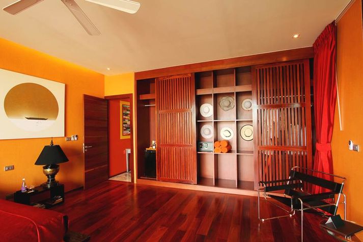 Master bedroom - red and gold/ Zen style
