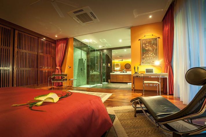 Master bedroom - red and gold/ Zen style