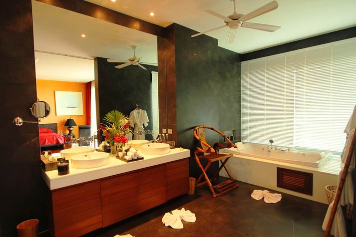 Master bathroom with double Jacuzzi
