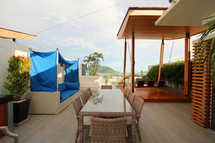 Terrace area with an open air kitchen and dining table for 8 persons