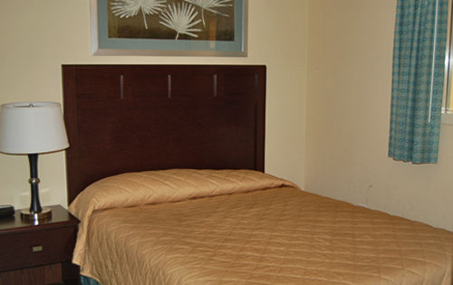 Guest room with Queen Bed