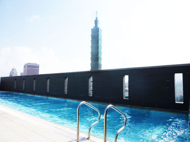 outdoor swimming pool( open in summer time)