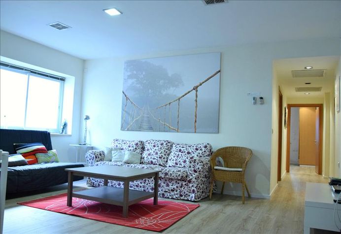 Spacious 2 Bedroom - HaYarkon St.
Spacious 2 Bedroom - HaYarkon St.