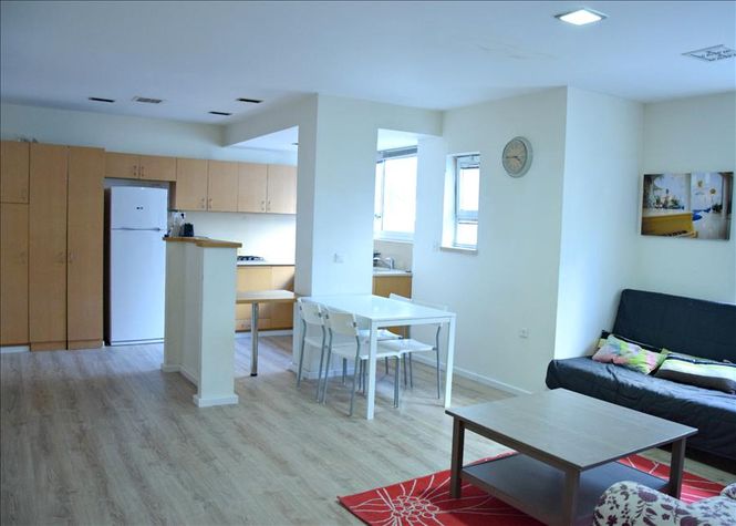 Spacious 2 Bedroom - HaYarkon St.
Spacious 2 Bedroom - HaYarkon St.