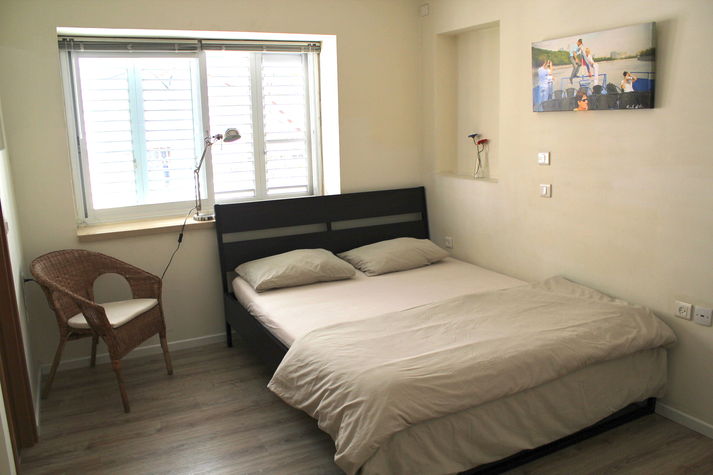 Spacious 2 Bedroom - HaYarkon St.
Spacious 2 Bedroom - HaYarkon St.
