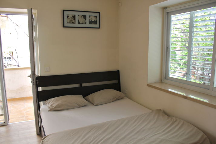 Spacious 2 Bedroom - HaYarkon St.
Spacious 2 Bedroom - HaYarkon St.