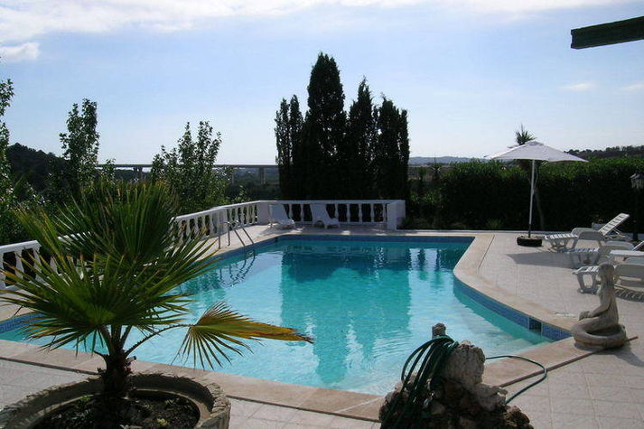 PoolOfHouse