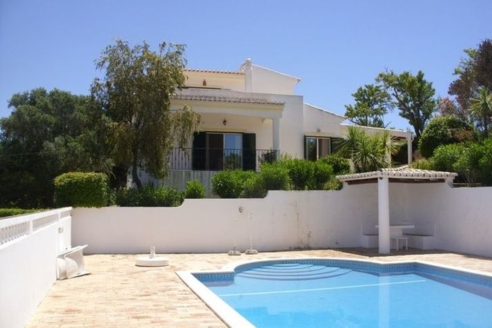 PoolOfHouse