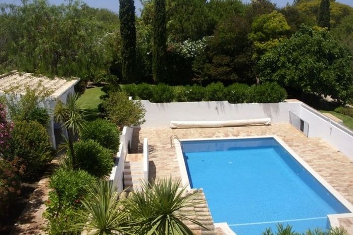 PoolOfHouse