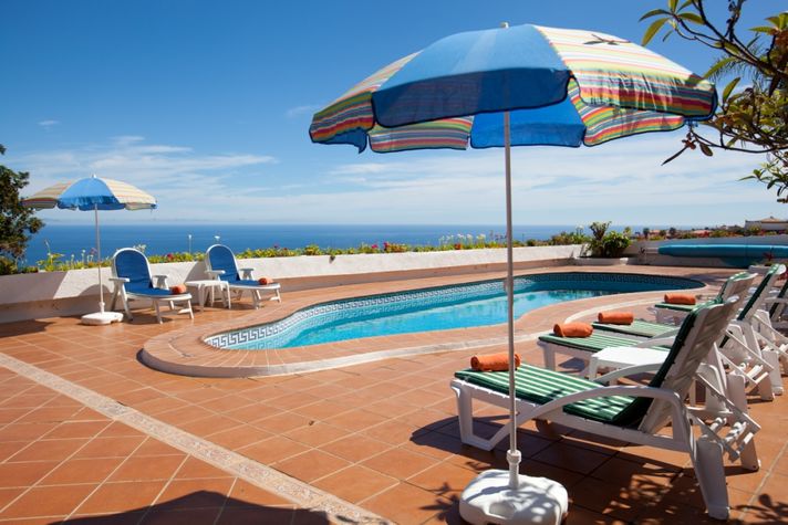 Swimmingpool and the view of the Atlantic Ocean