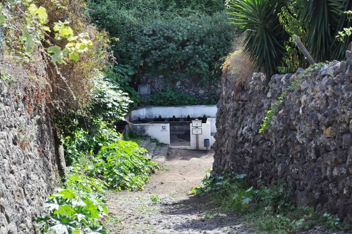 Way to the water fontaine