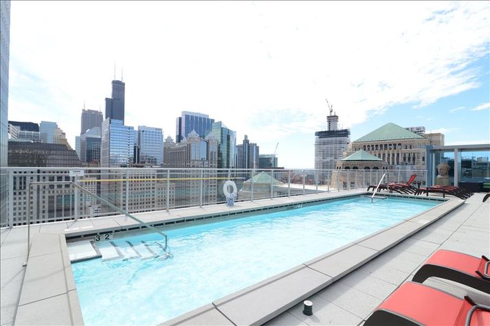 Rooftop Swimming Pool
Rooftop Swimming Pool