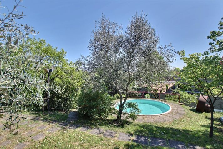 swimmingpool