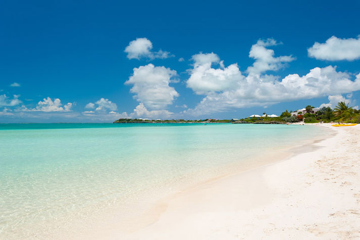 Two Minutes to Beautiful Sapodilla and Taylor Bay Beaches