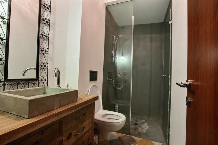 Bathroom with italian shower