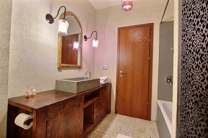 Bathroom with bathtube