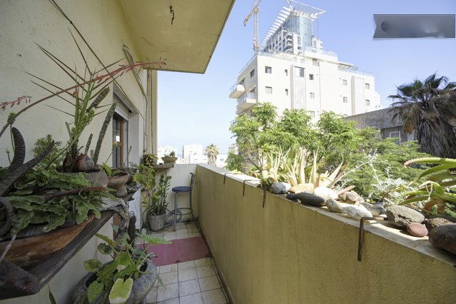 Long balcony faces the sea