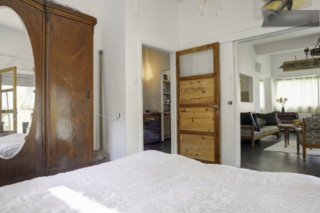 When the door is opened between the two rooms it's a one open space