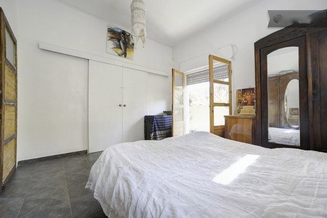 Bedroom with the door closed for total separation