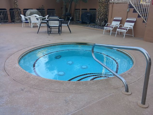 Jacuzzi/ Hot tub