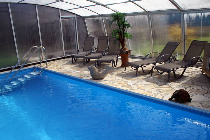 PoolOfHouse
