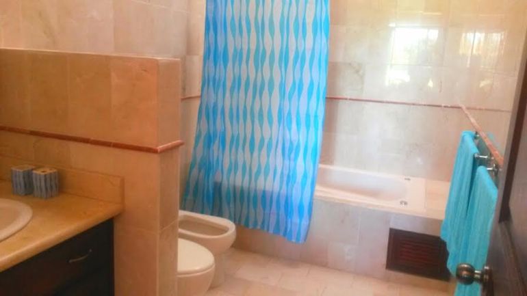 Main Bathroom / Hot tub