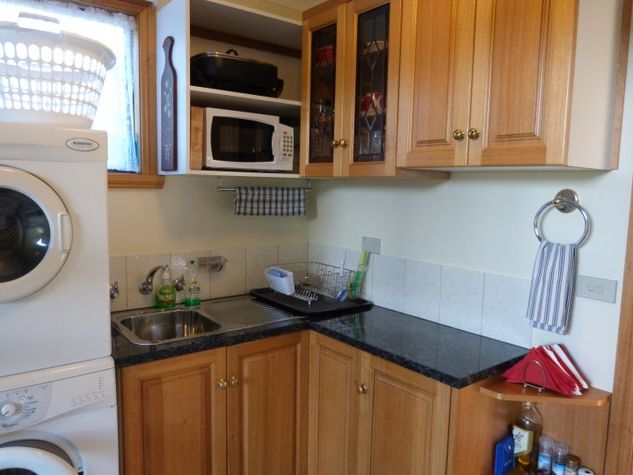 kitchenette/laundry