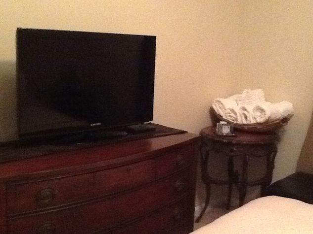 40" flat screen in room - WIFI, Satellite