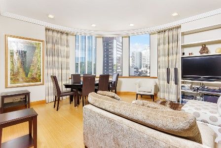 Lounge/Dining