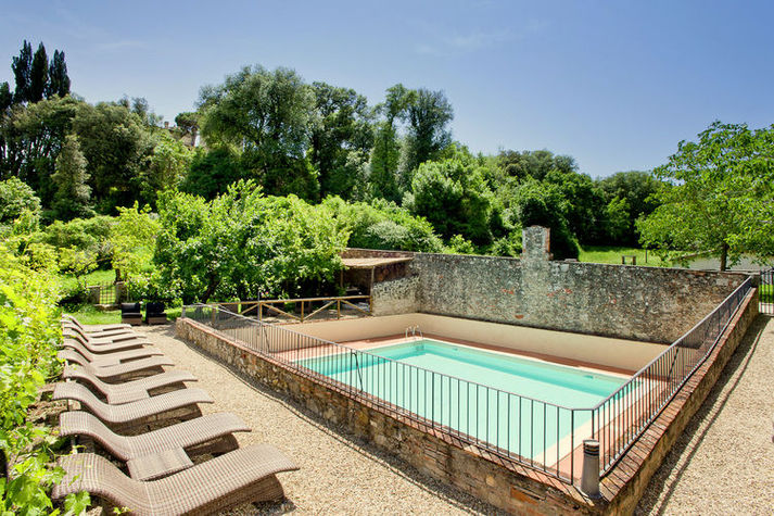 PoolOfHouse