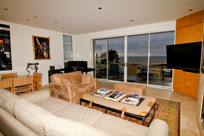 Enjoy the sea life, ocean sunsets, fireplace, 60inch TV and state-of-the-art entertainment system from the Hedrix Lounge.