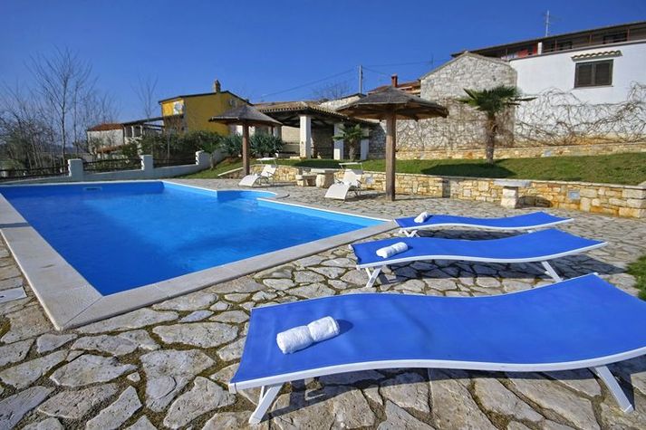 PoolOfHouse