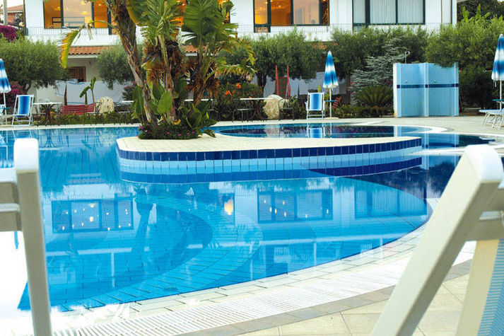 PoolOfHouse