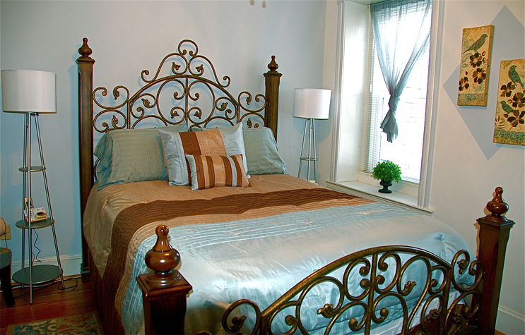 Master bedroom with Queen bed