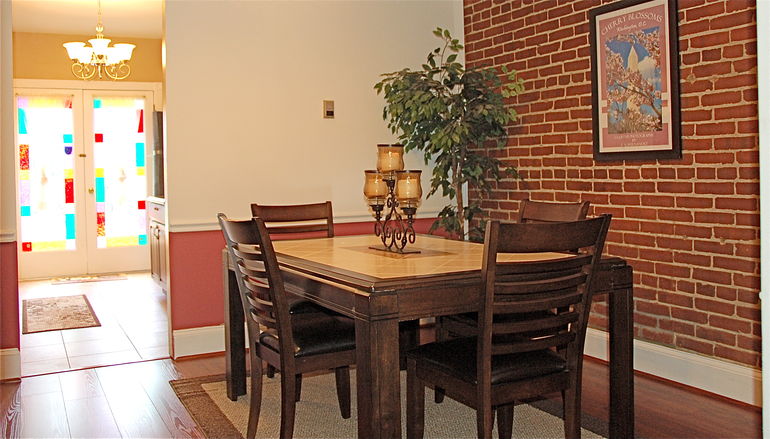 Diningroom with view to kitchen