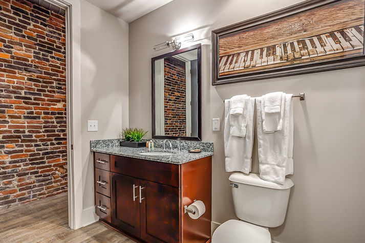 Bathroom of Banner Lofts by Stay Alfred
Bathroom of Banner Lofts by Stay Alfred