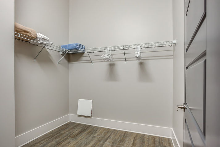 Walk-in closet of Banner Lofts by Stay Alfred
Walk-in closet of Banner Lofts by Stay Alfred