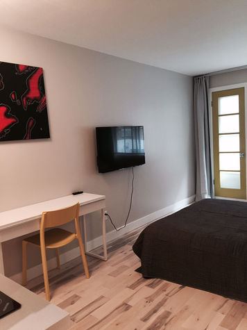 Apartment 4 Tv & Desk
