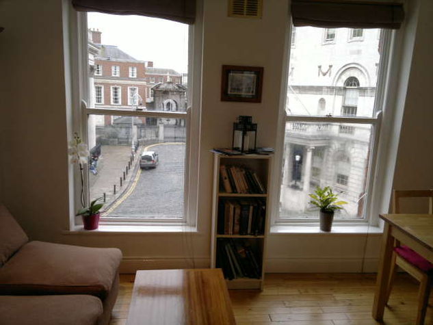 The living room's two large sash windows give a great view across to Dublin Castle - historically the very centre of Dublin City