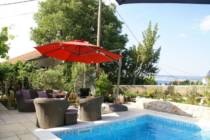 PoolOfHouse