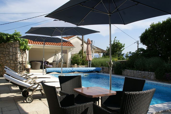 PoolOfHouse