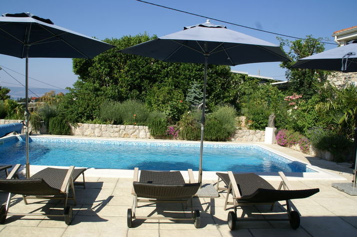 PoolOfHouse