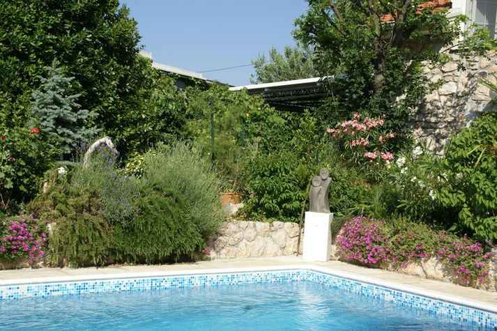 PoolOfHouse