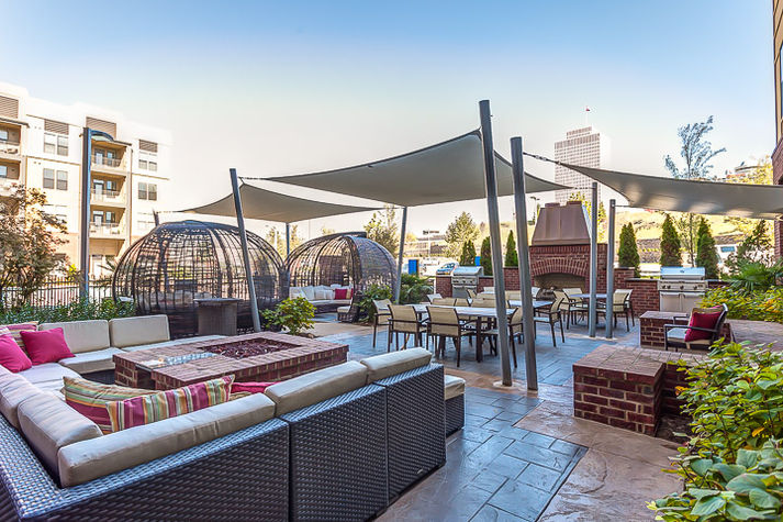 Outdoor Grilling Area and Cabanas
Outdoor Grilling Area and Cabanas