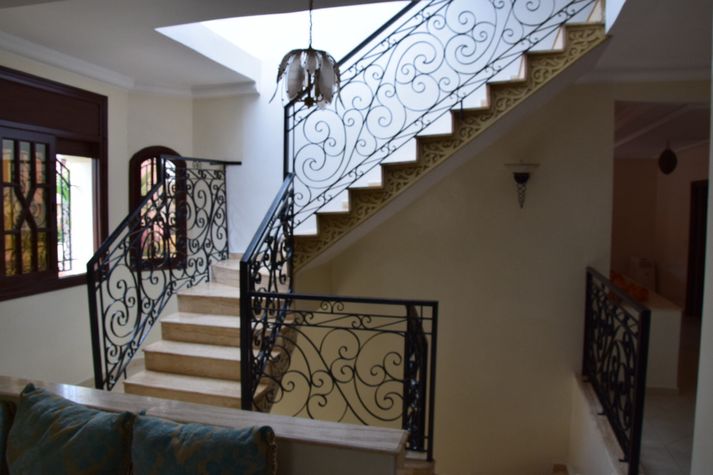stairway / style elements first floor