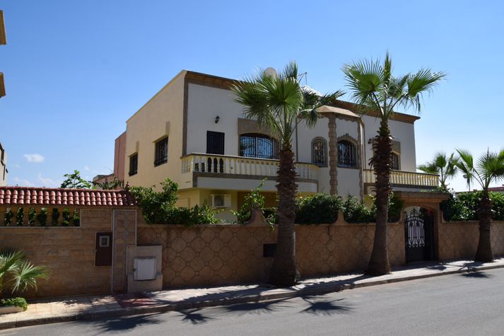 facade rear and left side