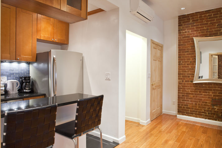 Kitchen bar and entrance vestibule