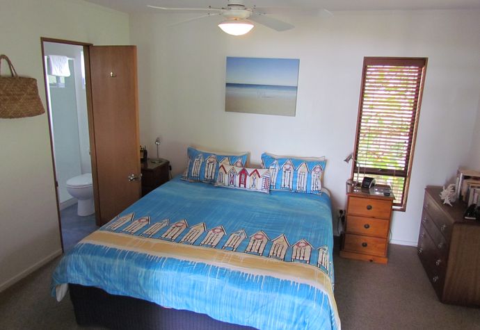 King master with sea views, ensuite and TV