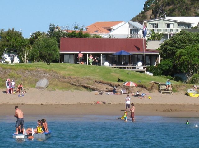 Bay of Islands Beachfront - sleeps 13